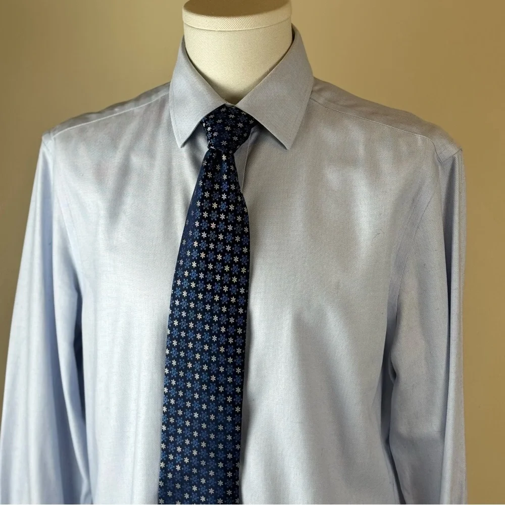 Hallmark Men’s Necktie Blue Snowflake 100% Silk Handmade Tie